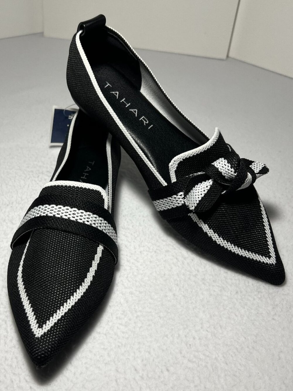 Tahari Women’s 7.5 Florentia Black/White Pointed Toe Knit Loafers Flats